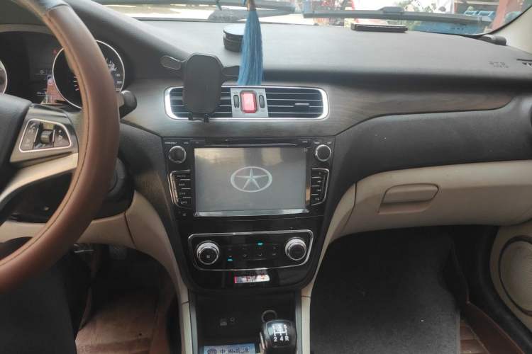 Used JAC Group Heyue 2014 1.5L Manual Comfort Model China IV Standard Audio And AC Panel