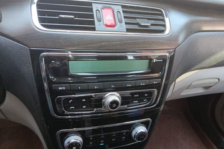 Used JAC Group Heyue 2014 1.5L Manual Comfort Model China IV Standard Audio And AC Panel