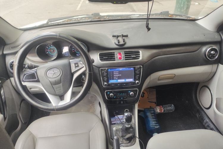 Used JAC Group Heyue 2014 1.5L Manual Luxury Version China IV Standard Center Console