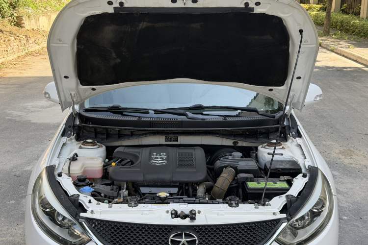 Used JAC Group Heyue 2014 1.5L Manual Luxury Version China IV Standard Engine Bay