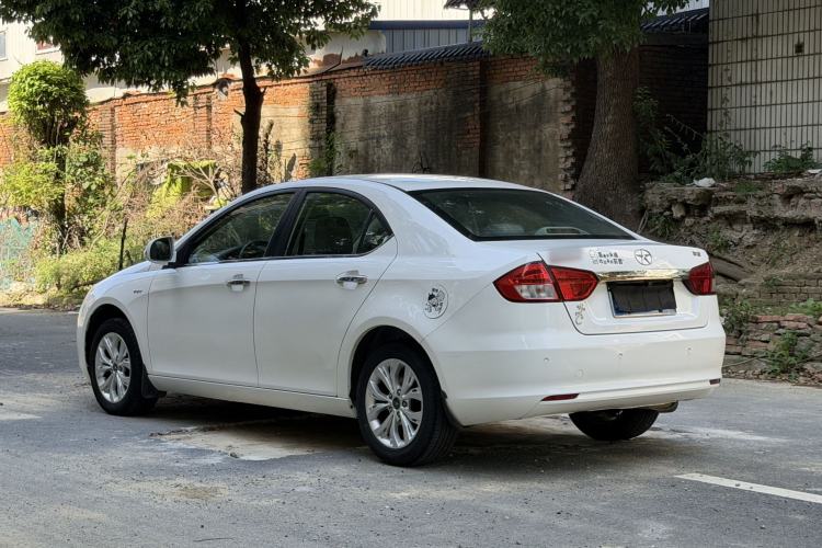 Used JAC Group Heyue 2014 1.5L Manual Luxury Version China IV Standard Exterior 2