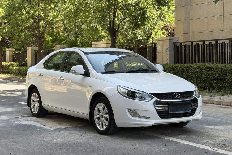 Used JAC Group Heyue 2014 1.5L Manual Luxury Version China IV Standard Front Right 45 Deg