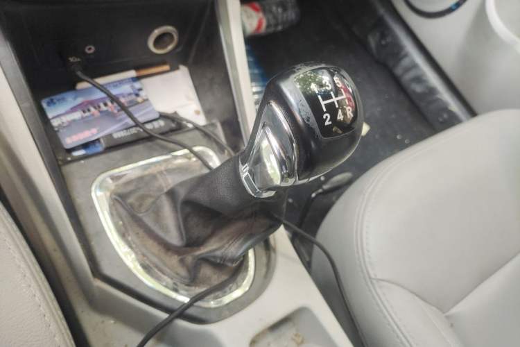 Used JAC Group Heyue 2014 1.5L Manual Luxury Version China IV Standard Gear Lever
