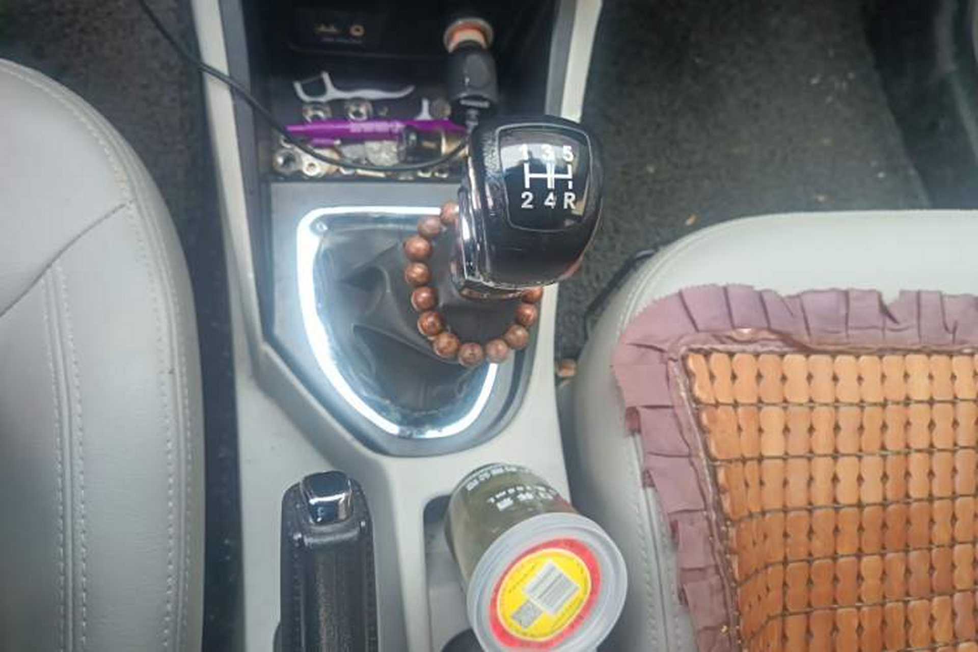 Used JAC Group Heyue 2014 1.5L Manual Luxury Version China IV Standard Gear Lever