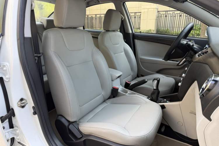 Used JAC Group Heyue 2014 1.5L Manual Luxury Version China IV Standard Right Front Seat