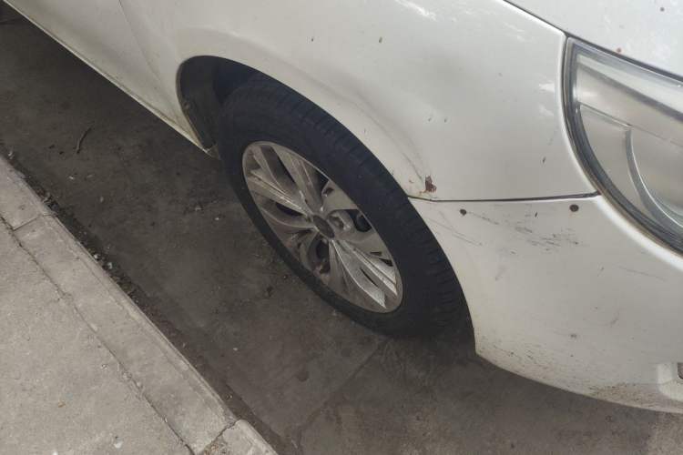Used JAC Group Heyue 2014 1.5L Manual Luxury Version China IV Standard Right Front Wheel Hub