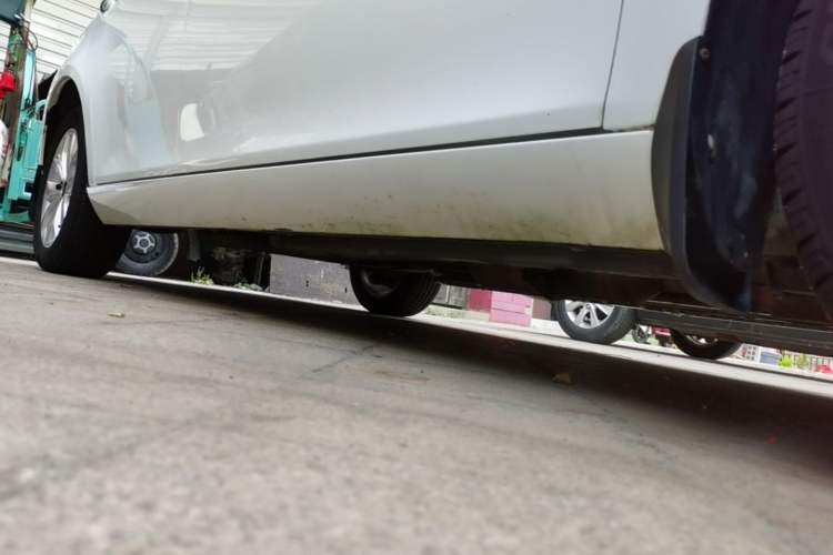 Used JAC Group Heyue 2014 1.5L Manual Luxury Version China IV Standard Right Side Sill