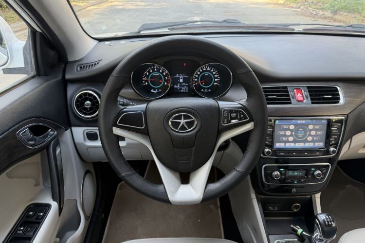 Used JAC Group Heyue 2014 1.5L Manual Luxury Version China IV Standard Steering Wheel