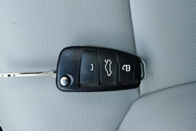 Used JAC Group Heyue 2014 1.5L Manual Luxury Version China IV Standard Vehicle Key