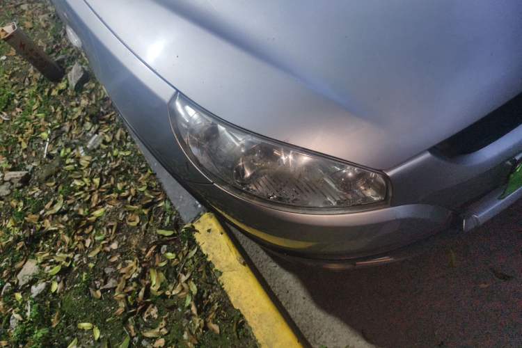 Used JAC Group Heyue A13RS 2014 CROSS 1.3L Manual Comfort Model Right Front Headlight