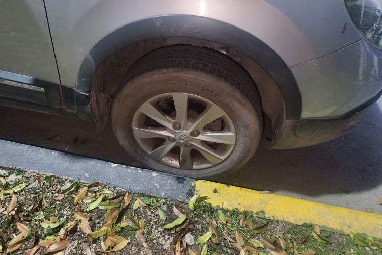 Used JAC Group Heyue A13RS 2014 CROSS 1.3L Manual Comfort Model Right Front Wheel Hub