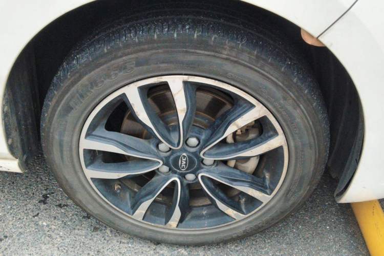 Used JAC Group iC5 2020 Luxury Travel Edition Right Front Wheel Hub