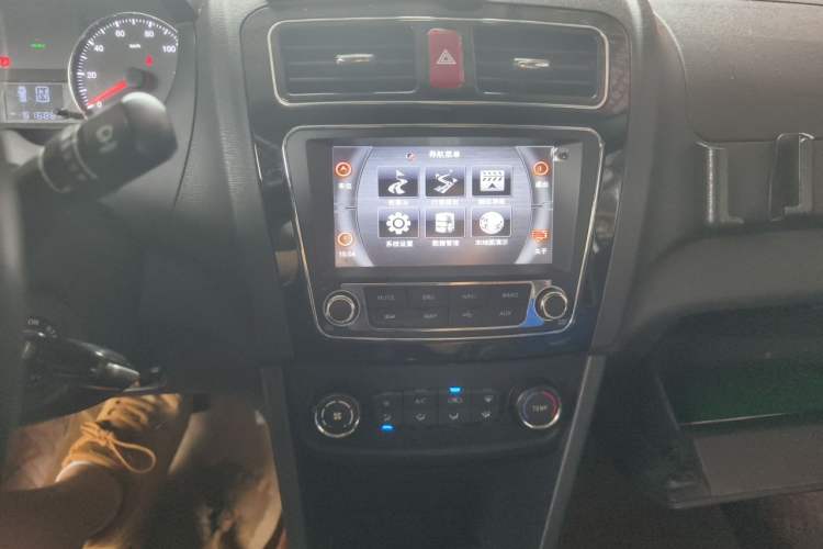 Used JAC Group iEV 2017 iEV4 Luxury Smart Model Audio And AC Panel