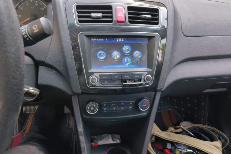 Used JAC Group iEV 2017 iEV4 Luxury Smart Model Audio And AC Panel