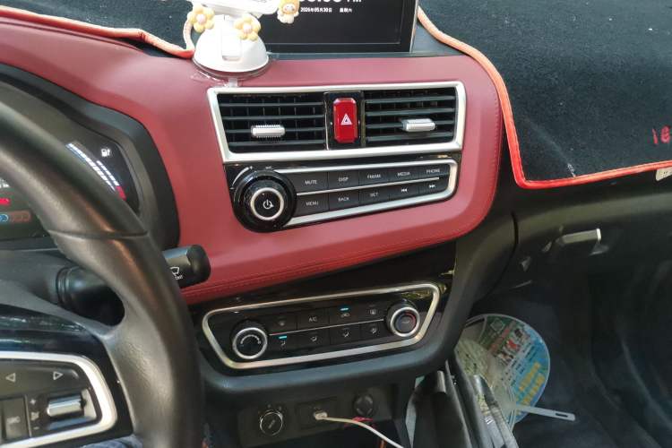 Used JAC Group iEV6E 2018 Upgraded Edition iEV6E Luxury Smart Model Audio And AC Panel
