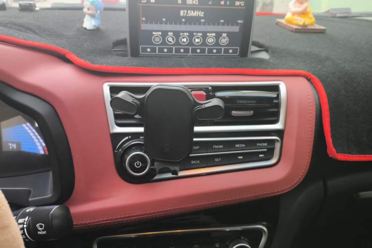 Used JAC Group iEV6E 2018 Upgraded Edition iEV6E Luxury Smart Model Audio And AC Panel