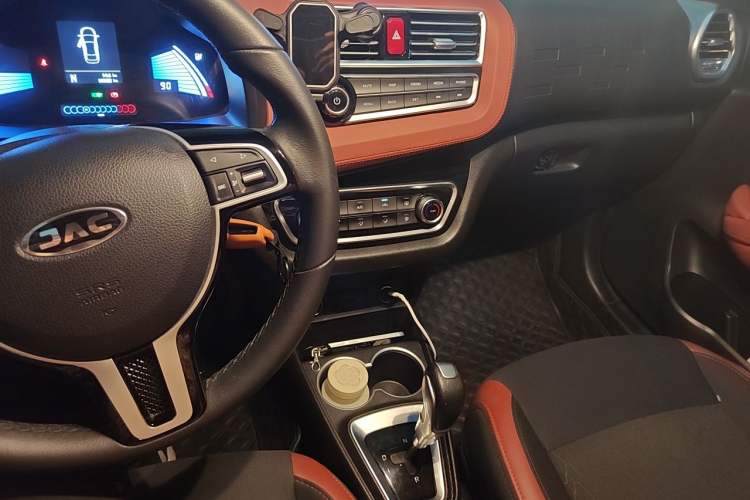 Used JAC Group iEV6E 2018 Upgraded Edition iEV6E Luxury Smart Model Audio And AC Panel