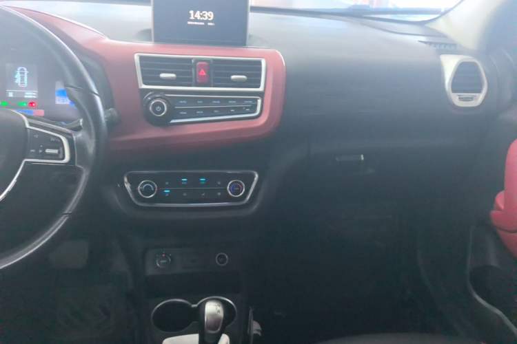 Used JAC Group iEV6E 2018 Upgraded Edition iEV6E Luxury Smart Model Audio And AC Panel