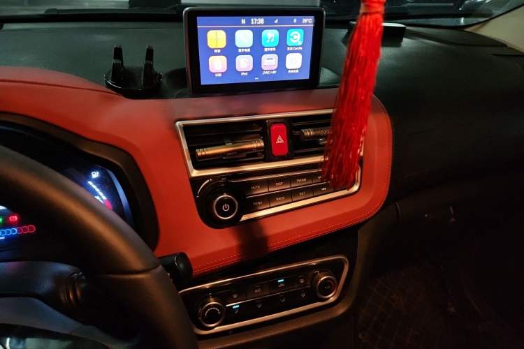 Used JAC Group iEV6E 2018 Upgraded Edition iEV6E Luxury Smart Model Audio And AC Panel