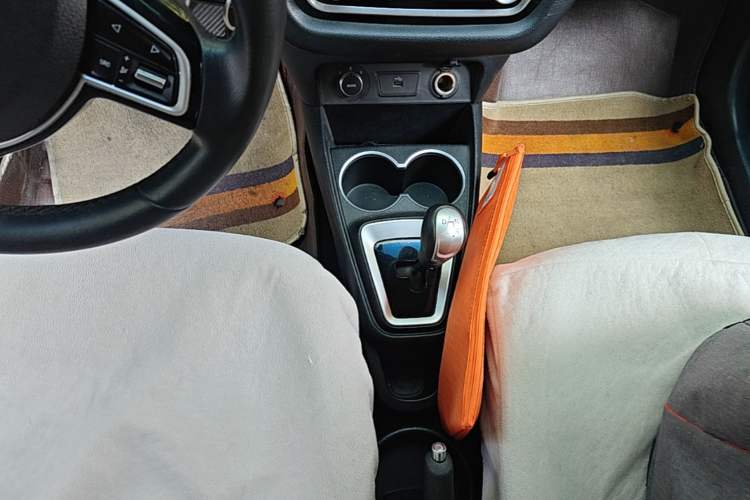 Used JAC Group iEV6E 2018 Upgraded Edition iEV6E Luxury Smart Model Gear Lever