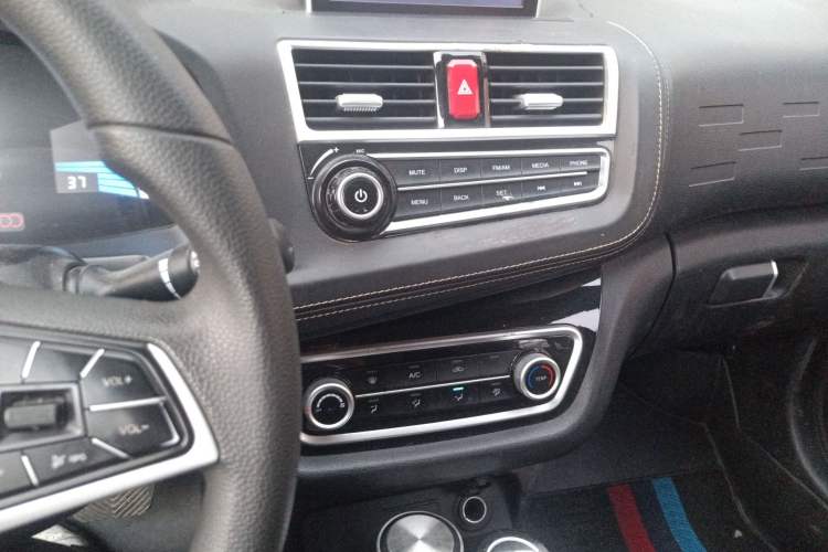 Used JAC Group iEV6E 2019 Upgraded Model iEV6E Luxury Smart Version Audio And AC Panel