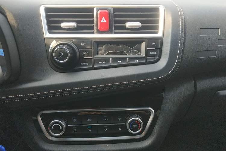 Used JAC Group iEV6E 2019 Upgraded iEV6E Luxury Model Audio And AC Panel