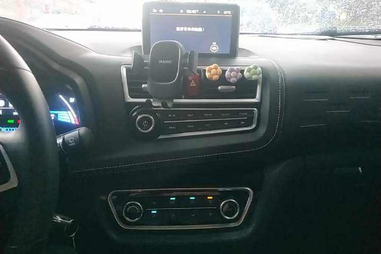 Used JAC Group iEV6E 2019 Upgraded Model iEV6E Luxury Smart Version Audio And AC Panel