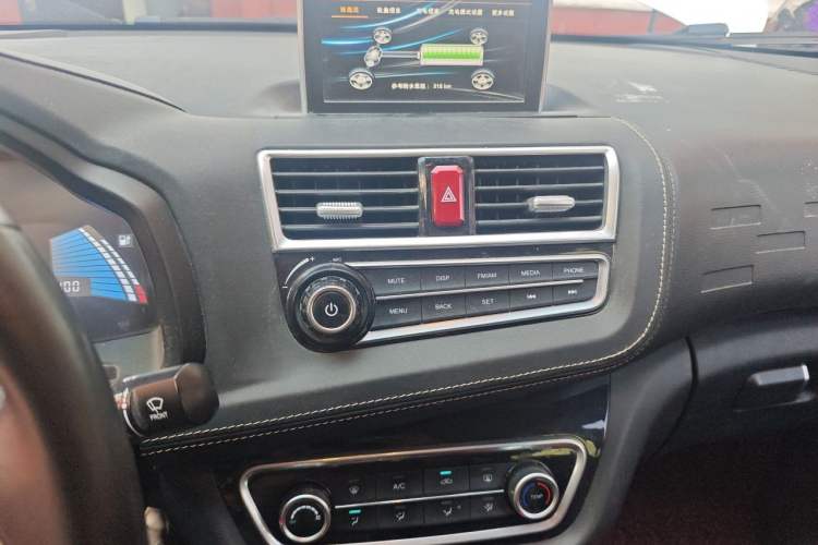 Used JAC Group iEV6E 2019 Sports Edition iEV6E Deluxe Smart Version with Premium Features Audio And AC Panel