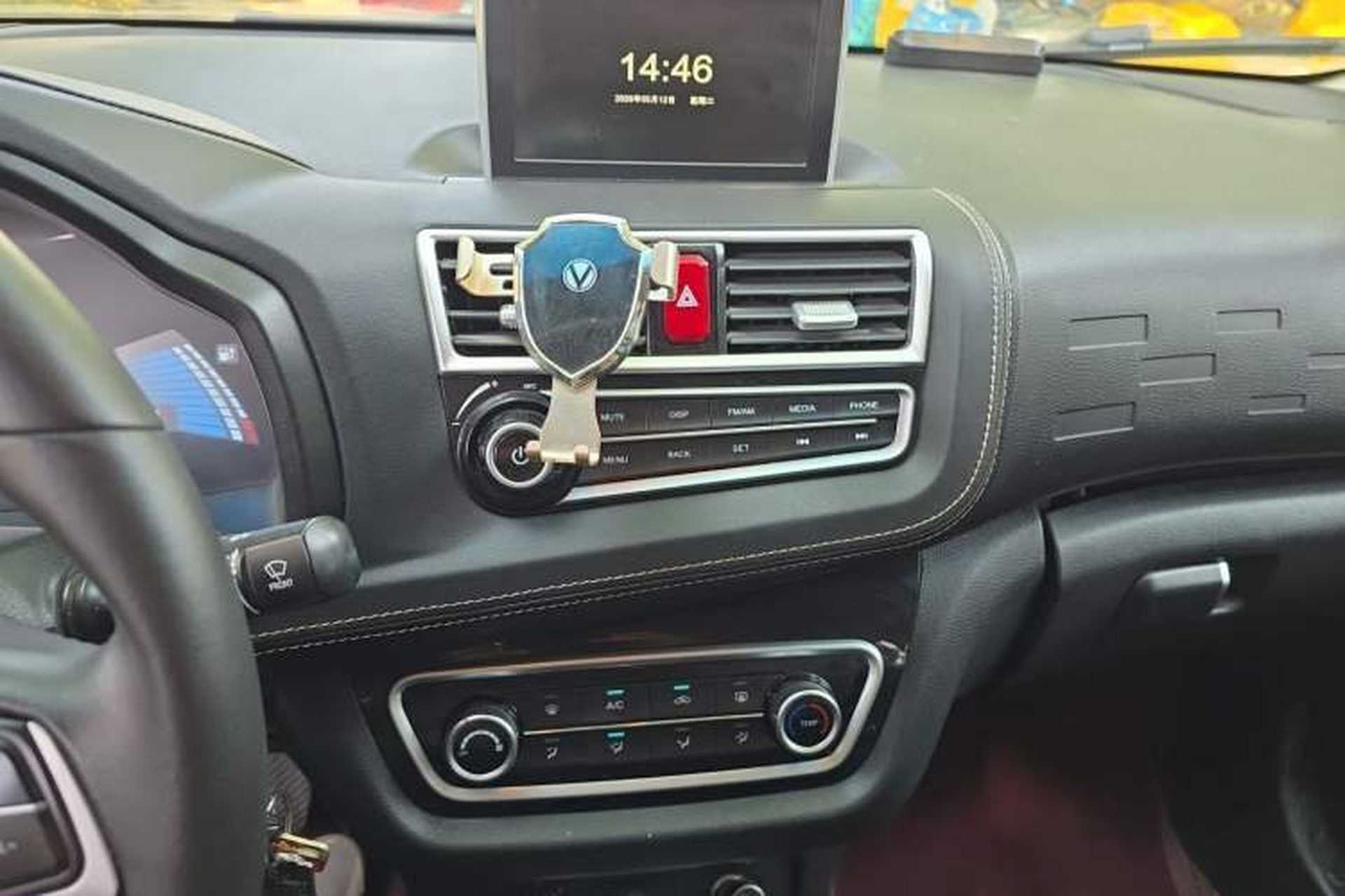 Used JAC Group iEV6E 2019 Upgraded Model iEV6E Luxury Smart Version Audio And AC Panel