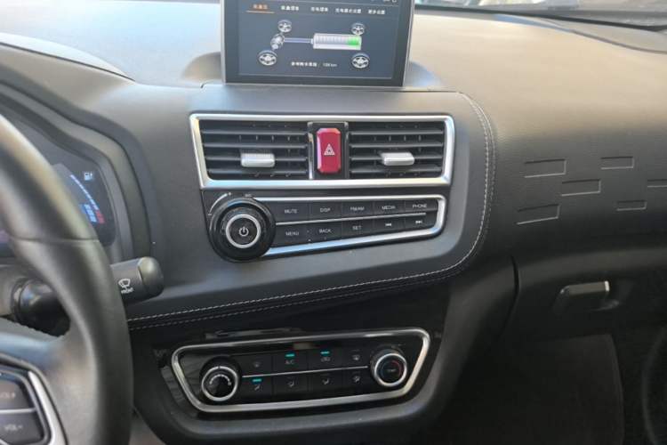 Used JAC Group iEV6E 2019 Upgraded Model iEV6E Luxury Smart Version Audio And AC Panel
