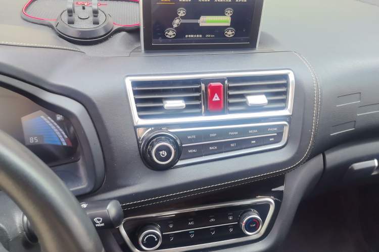 Used JAC Group iEV6E 2019 Sports Edition iEV6E Deluxe Smart Version with Premium Features Audio And AC Panel