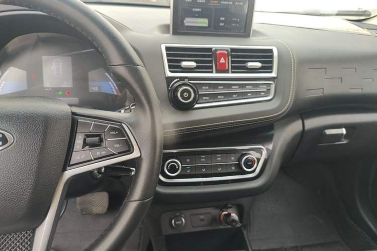 Used JAC Group iEV6E 2019 Upgraded iEV6E Luxury Smart Edition Deluxe Package Audio And AC Panel