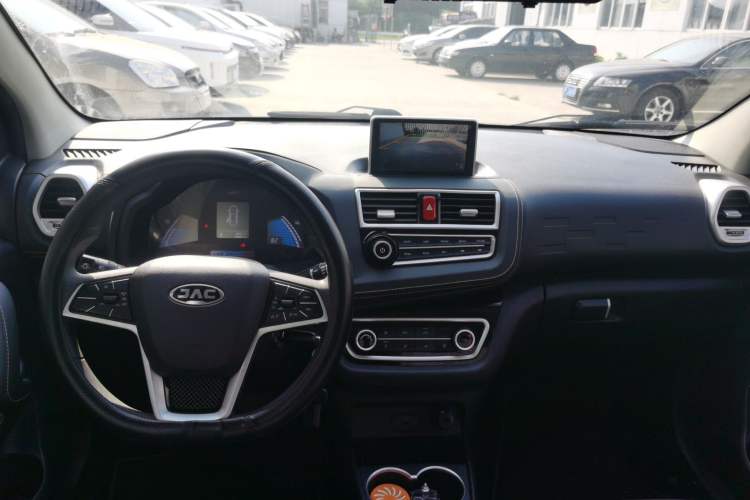 Used JAC Group iEV6E 2019 Youth Edition iEV6E Smart Model Center Console