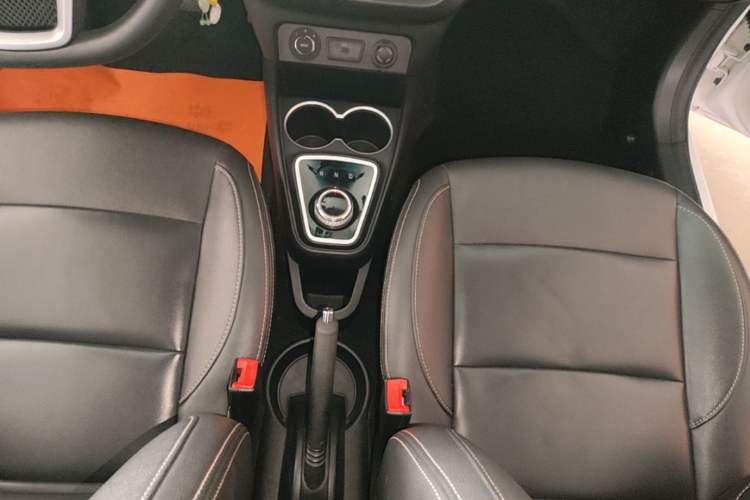 Used JAC Group iEV6E 2019 Sports Edition iEV6E Deluxe Smart Version with Premium Features Gear Lever