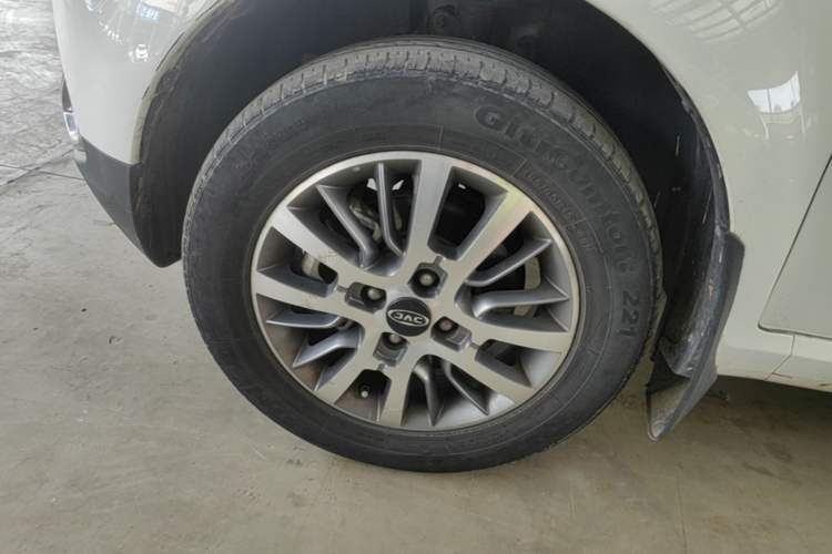 Used JAC Group iEV6E 2019 Sports Edition iEV6E Deluxe Smart Version with Premium Features Left Front Wheel Hub