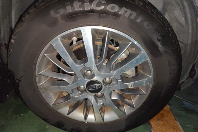 Used JAC Group iEV6E 2019 Sports Edition iEV6E Deluxe Smart Version with Premium Features Right Front Wheel Hub