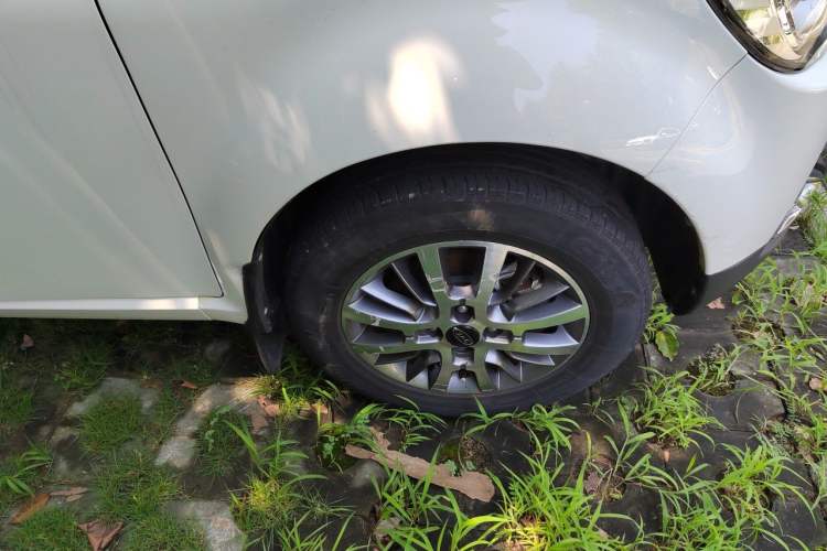 Used JAC Group iEV6E 2019 Sports Edition iEV6E Deluxe Smart Version with Premium Features Right Front Wheel Hub