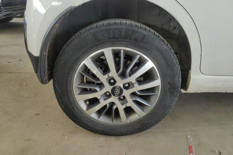 Used JAC Group iEV6E 2019 Sports Edition iEV6E Deluxe Smart Version with Premium Features Right Rear Wheel Hub