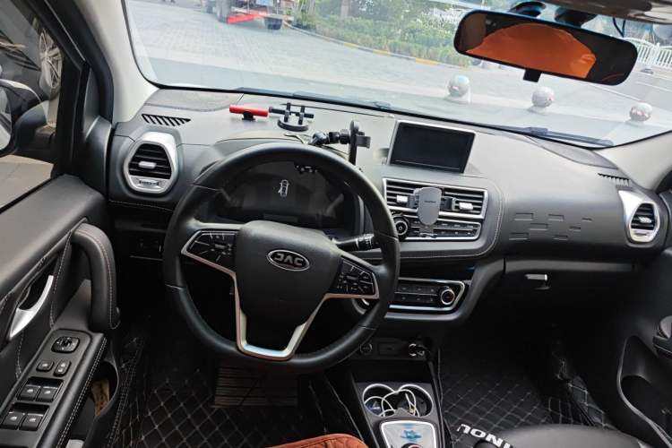 Used JAC Group iEV6E 2019 Sports Edition iEV6E Deluxe Smart Version with Premium Features Steering Wheel
