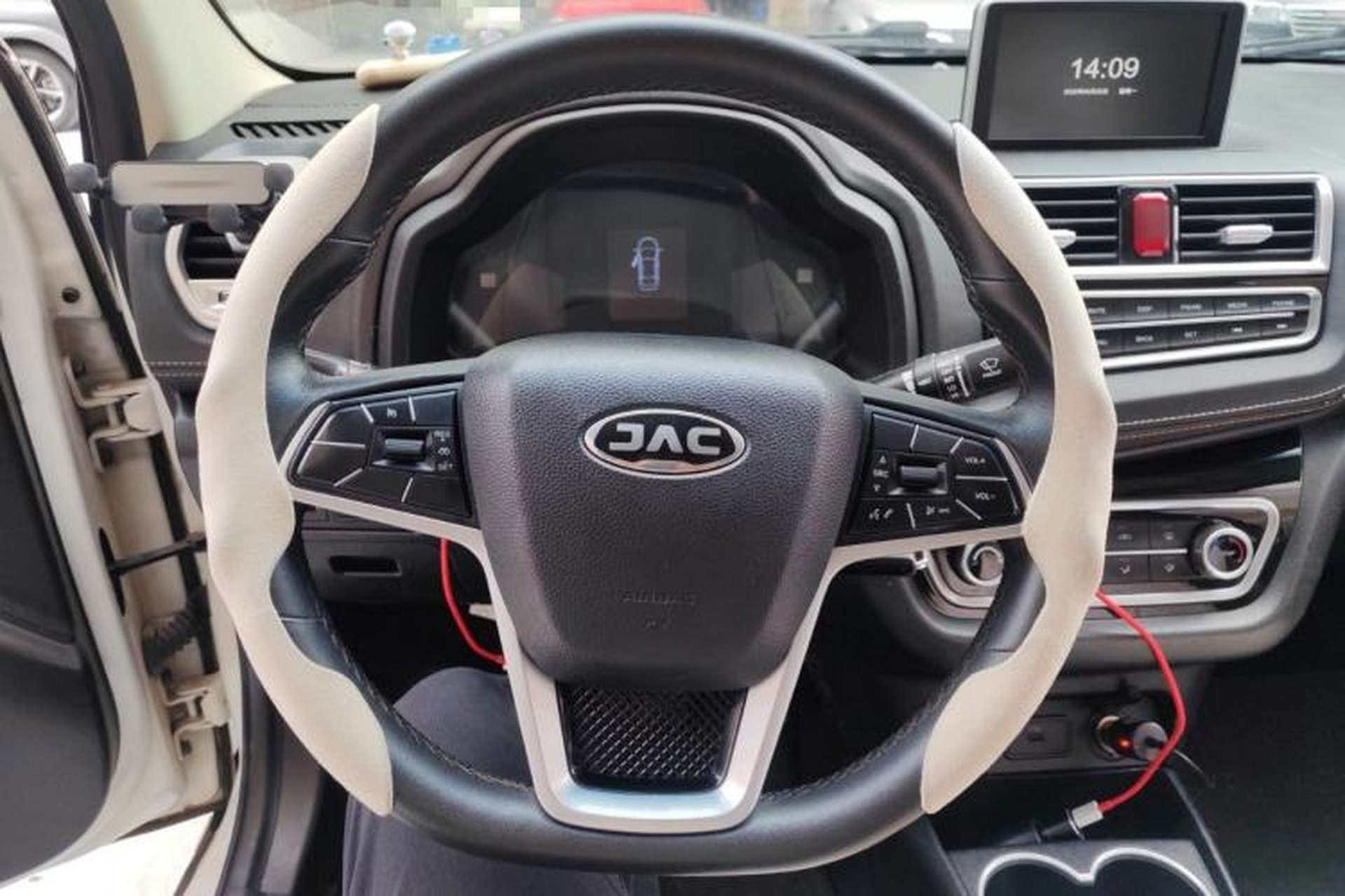 Used JAC Group iEV6E 2019 Sport Edition iEV6E Deluxe Smart Version Steering Wheel