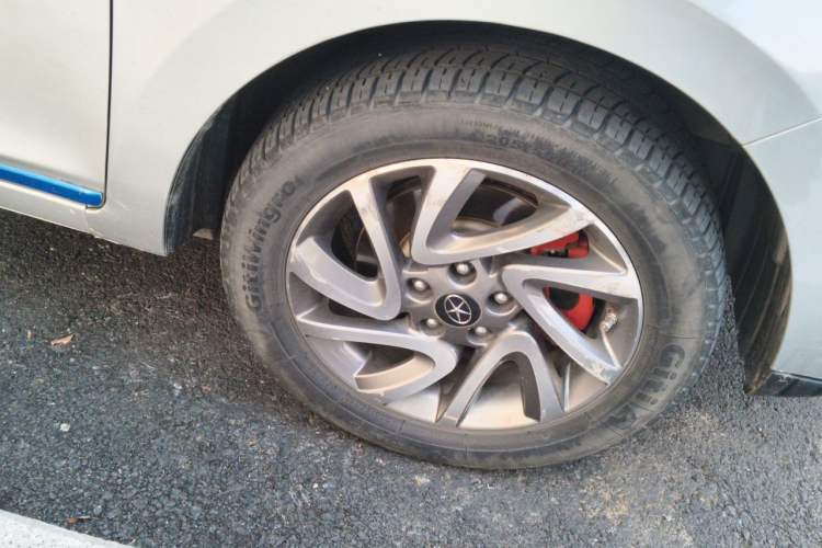Used JAC Group iEV6S 2016 Smart Edition Right Front Wheel Hub