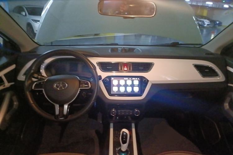 Used JAC Group iEV6S 2016 Smart Edition Center Console