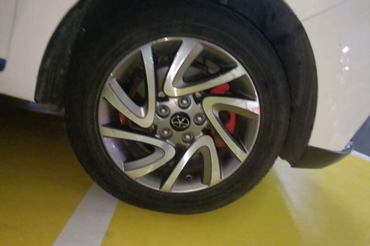 Used JAC Group iEV6S 2016 Smart Edition Right Front Wheel Hub