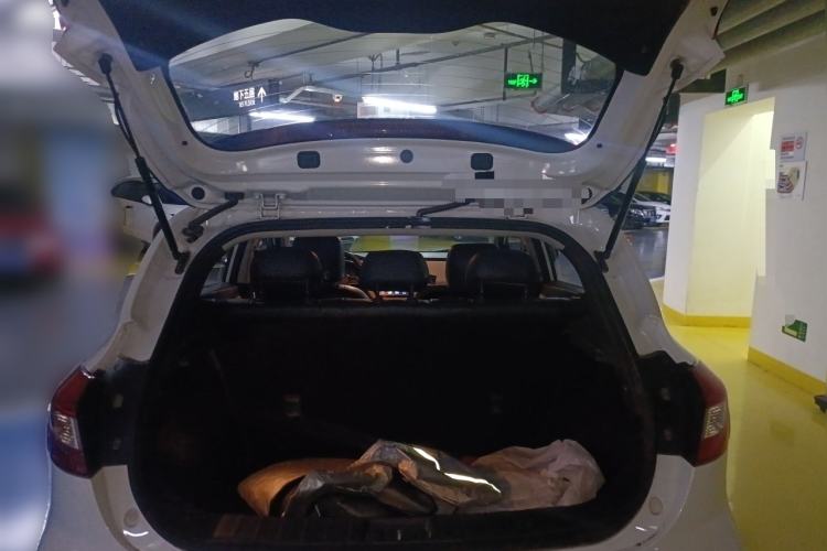 Used JAC Group iEV6S 2016 Smart Edition Trunk