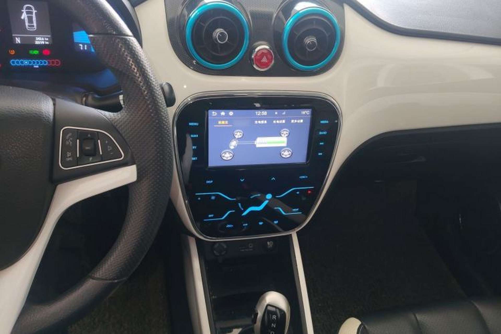 Used JAC Group iEV7 2019 iEV7L Luxury Smart Model Audio And AC Panel