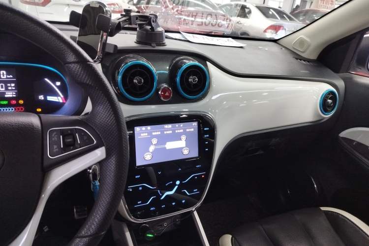Used JAC Group iEV7 2019 iEV7L Luxury Smart Model Audio And AC Panel