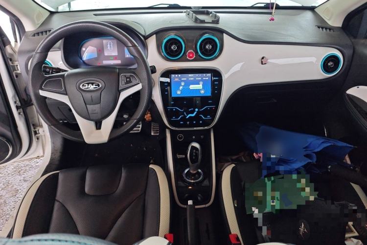 Used JAC Group iEV7 2019 iEV7L Luxury Smart Model Center Console