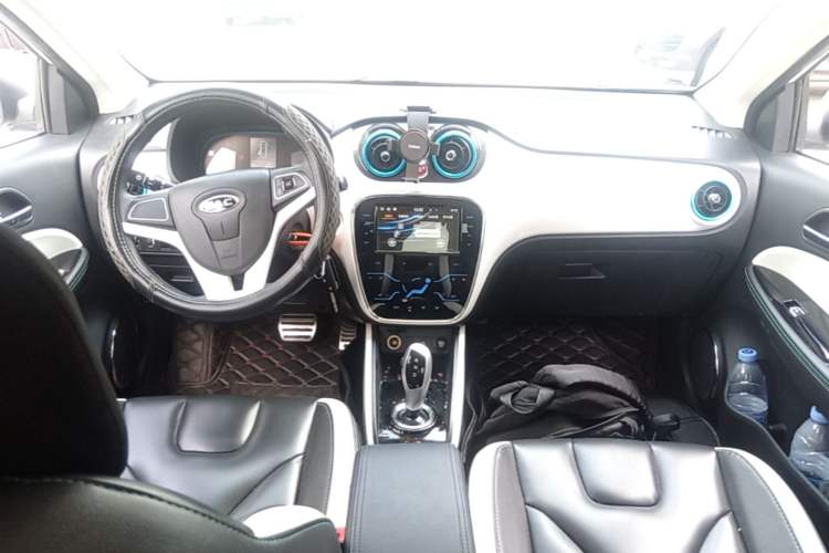 Used JAC Group iEV7 2019 iEV7L Luxury Smart Model Center Console