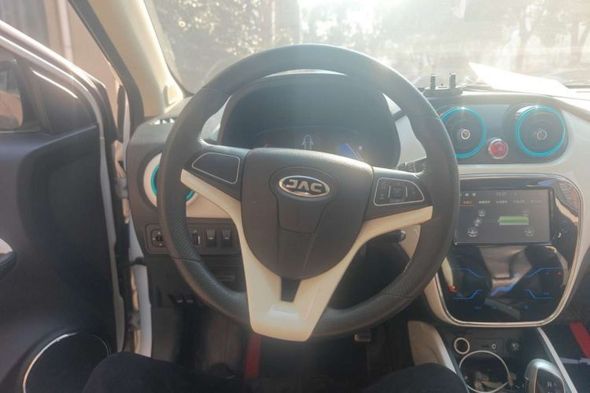 Used JAC Group iEV7 2019 iEV7L Luxury Smart Model Steering Wheel