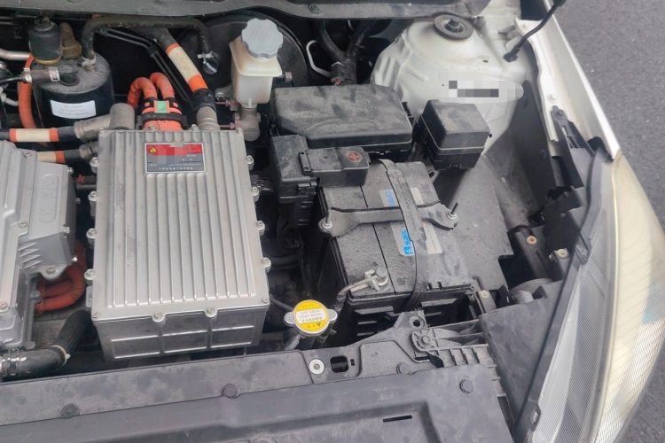 Used JAC Group iEV7S 2017 ZhiZun Model Engine Bay Left